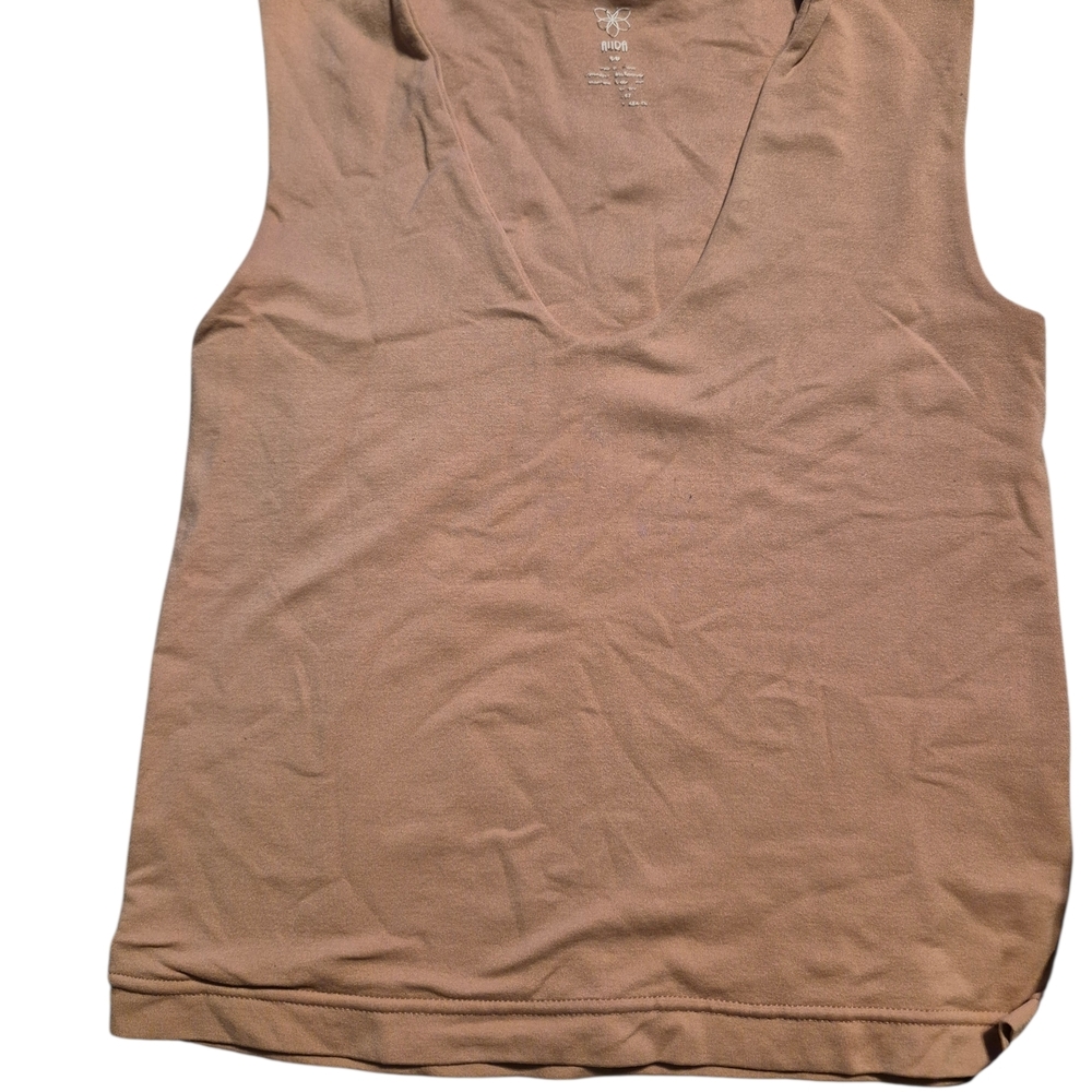Aura Sleeveless V-Neck Tank Top - Blush